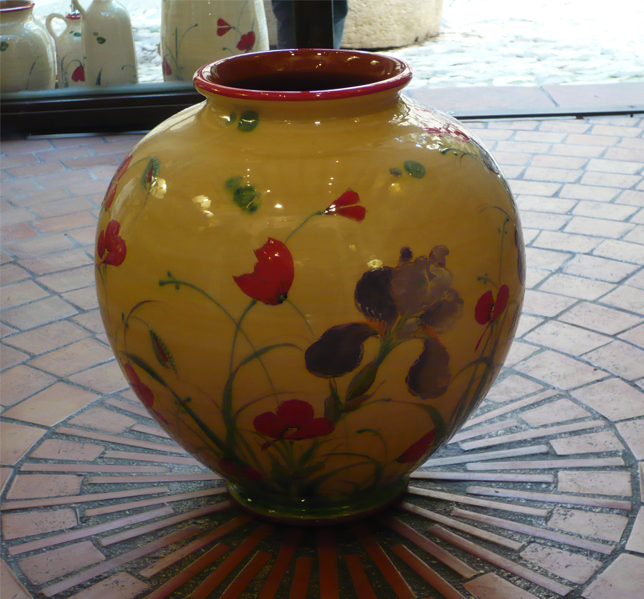 vase couleur jaune décor iris coquelicot